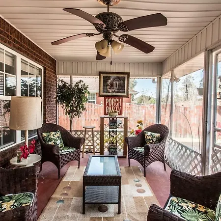Villa Rockett! Your Sweet Home Away From Home!